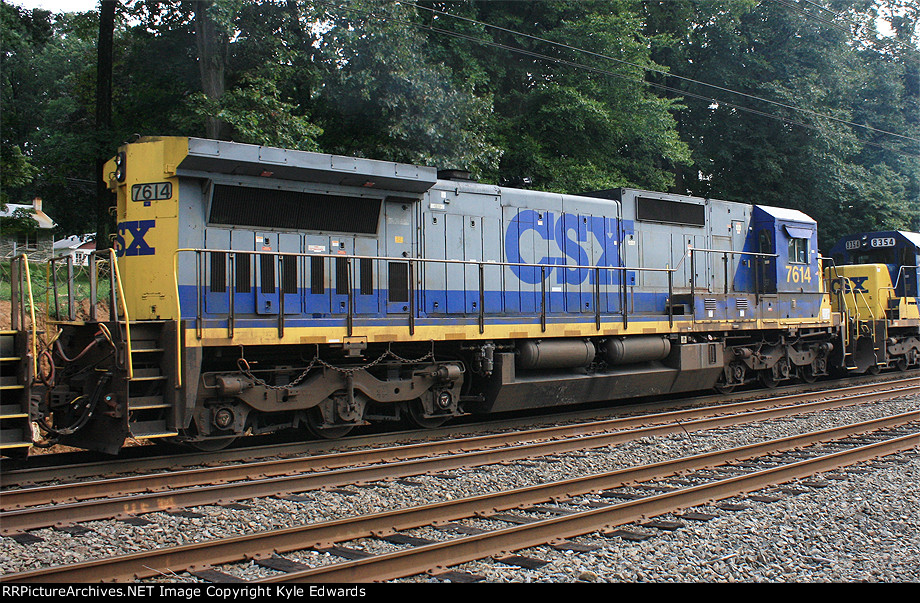 CSX C40-8 #7614 on Q439-14